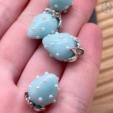 Подвеска клубника светло-голубая, цвет серебро 17х12 мм