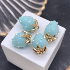 Подвеска клубника светло-голубая, цвет золото 17х12 мм