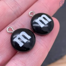 Подвеска конфета черная M&M's, цвет серебро 14 мм