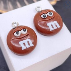 Подвеска конфета коричневая M&M's, цвет серебро 19 мм