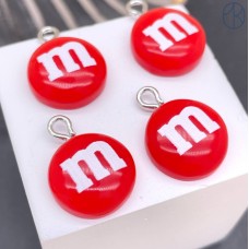 Подвеска конфета красная M&M's, цвет серебро 14 мм