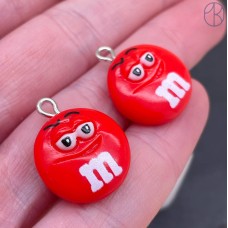 Подвеска конфета красная M&M's, цвет серебро 19 мм
