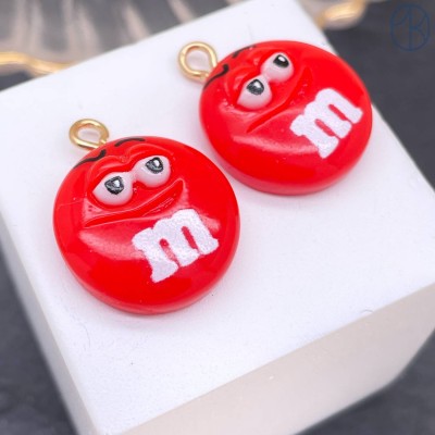 Подвеска конфета красная M&M's, цвет золото 19 мм