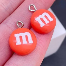 Подвеска конфета оранжевая M&M's, цвет серебро 14 мм