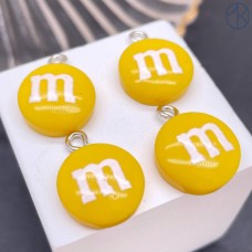 Подвеска конфета желтая M&M's, цвет серебро 14 мм