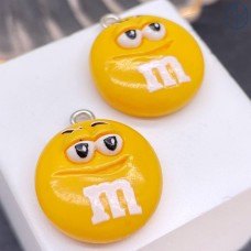 Подвеска конфета желтая M&M's, цвет серебро 19 мм