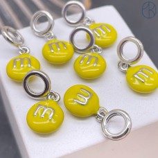 Подвеска конфета желтая M&M's, цвет серебро 8 мм