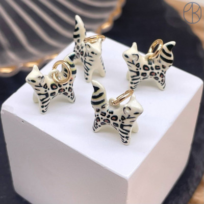 Подвеска кошка эмаль №2, цвет золото 14 мм