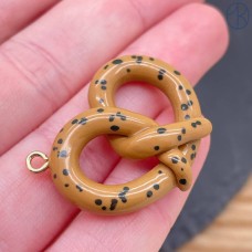 Подвеска крендель. цвет золото ~ 31 мм