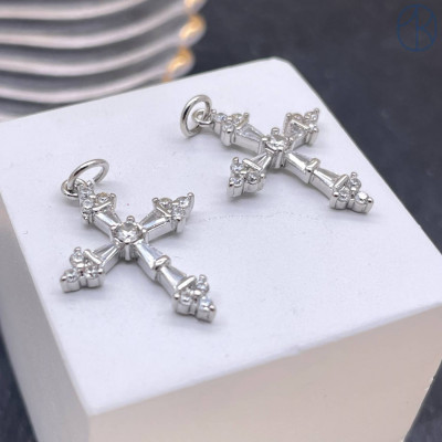 Подвеска крест цирконы, цвет серебро 21х16 мм