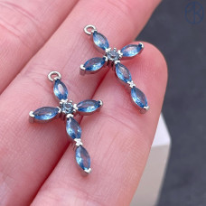 Подвеска крест мини голубые цирконы, цвет серебро 8х14 мм