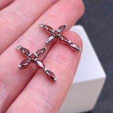 Подвеска крест мини красные цирконы, цвет серебро 8х14 мм