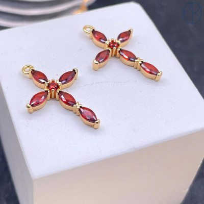 Подвеска крест мини красные цирконы, цвет золото 8х14 мм