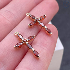 Подвеска крест мини красные цирконы, цвет золото 8х14 мм
