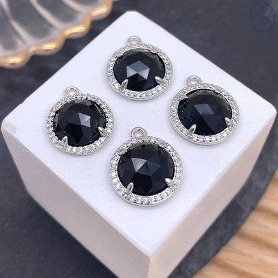 Подвеска круг огранка цирконы агат черный, цвет серебро 13 мм