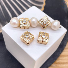 Подвеска квадрат циконы, цвет золото 12 мм