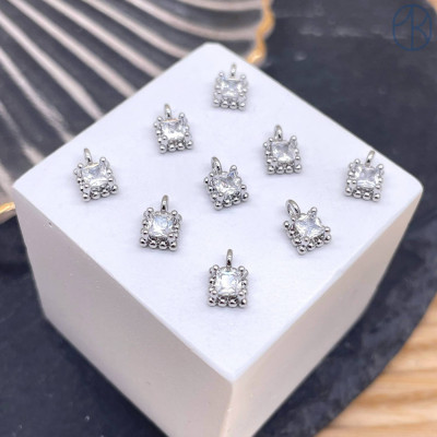 Подвеска квадрат циркон, цвет серебро 5 мм 