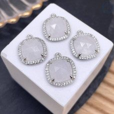 Подвеска квадрат цирконы горный хрусталь, цвет серебро 14 мм