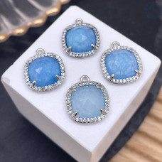 Подвеска квадрат цирконы кварц тонированный голубой, цвет серебро 14 мм