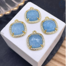 Подвеска квадрат цирконы кварц тонированный голубой, цвет золото 14 мм