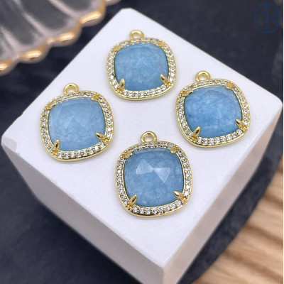 Подвеска квадрат цирконы кварц тонированный голубой, цвет золото 14 мм