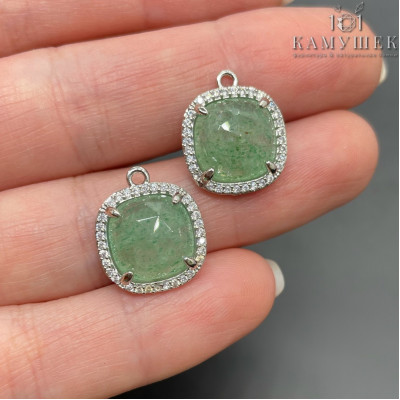 Подвеска квадрат цирконы кварц зеленый клубничный, цвет серебро 14 мм
