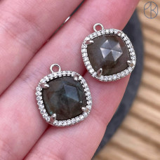 Подвеска квадрат цирконы лабрадор, цвет серебро 14 мм