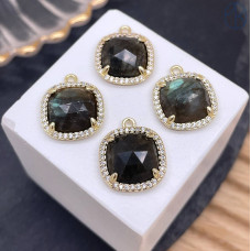 Подвеска квадрат цирконы лабрадор, цвет золото 14 мм