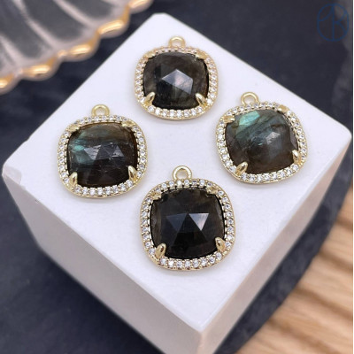 Подвеска квадрат цирконы лабрадор, цвет золото 14 мм