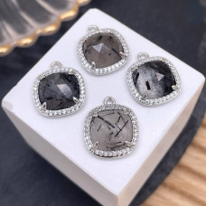 Подвеска квадрат цирконы турмалиновый кварц, цвет серебро 14 мм