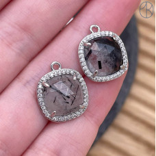 Подвеска квадрат цирконы турмалиновый кварц, цвет серебро 14 мм