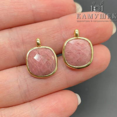 Подвеска квадрат родонит, цвет золото 14 мм