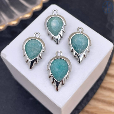 Подвеска лист огранка амазонит, цвет серебро 18 мм