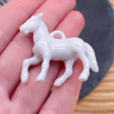 Подвеска лошадь белая 4 см