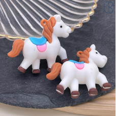 Подвеска лошадь белая 46х42 мм