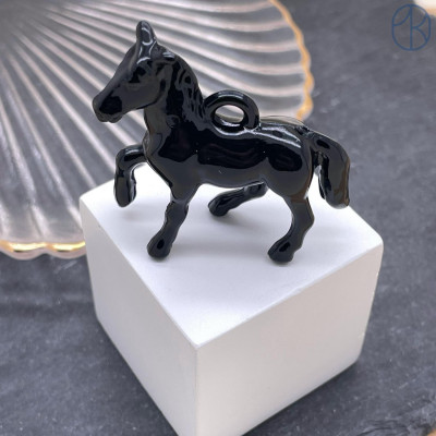Подвеска лошадь черная 4 см