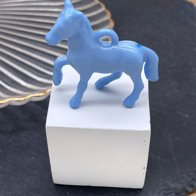 Подвеска лошадь голубая 4 см