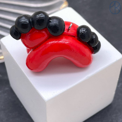 Подвеска лошадь красная 28х30 мм