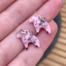 Подвеска лошадь (Пегас) розовая эмаль, цвет серебро 17 мм