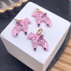 Подвеска лошадь (Пегас) розовая эмаль, цвет золото 17 мм