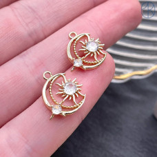 Подвеска луна и солнце с цирконами, цвет золото 15х13 мм