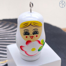 Подвеска матрешка белая 42х25 мм