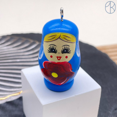 Подвеска матрешка синяя 42х25 мм