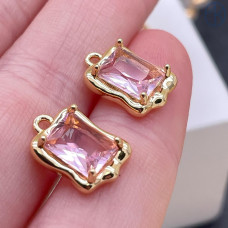 Подвеска прямоугольник фриформ розовый циркон, цвет золото 9х13 мм 