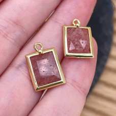 Подвеска прямоугольник огранка кварц клубничный, цвет золото 13х10 мм