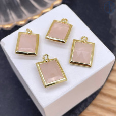 Подвеска прямоугольник огранка розовый кварц, цвет золото 13х10 мм