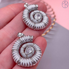 Подвеска ракушка улитка циркон белая эмаль, цвет серебро 28х23 мм