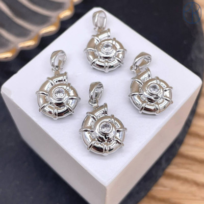 Подвеска ракушка улитка циркон, цвет серебро 11 мм