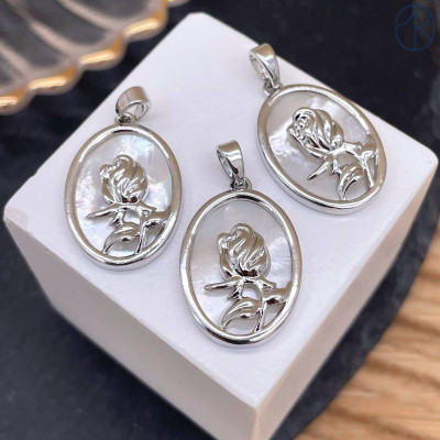 Подвеска роза перламутр, цвет серебро 19х14 мм 