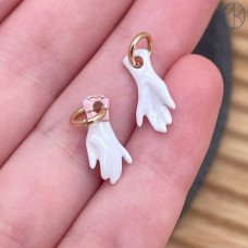 Подвеска рука эмаль, цвет золото 15 мм